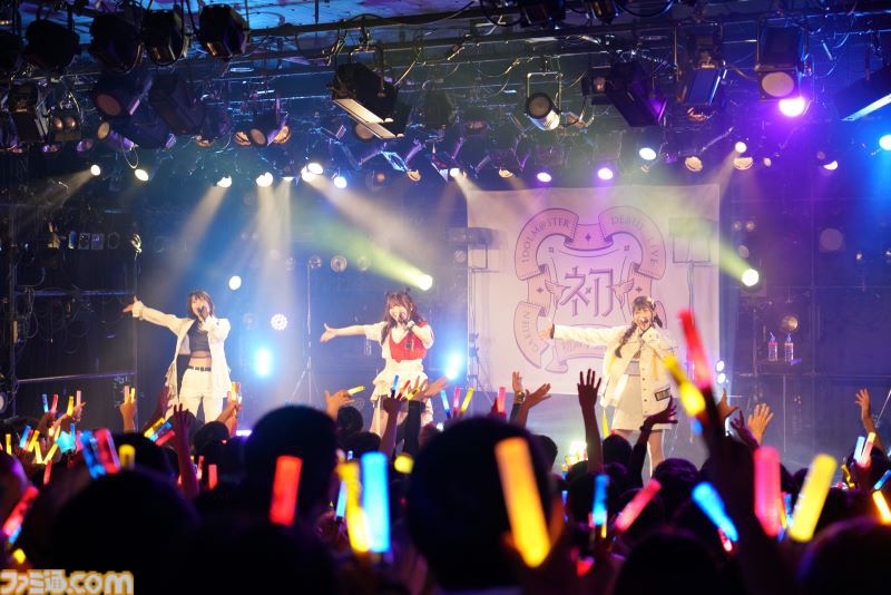 『学マス』デビューライブツアー“初声公演”（大阪）リポート。手毬のチワワな一面がのぞくキュートな楽曲や、ことねによる等身大のラブソングをサプライズ披露！