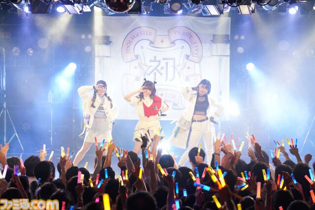 『学マス』デビューライブツアー“初声公演”（大阪）リポート。手毬のチワワな一面がのぞくキュートな楽曲や、ことねによる等身大のラブソングをサプライズ披露！