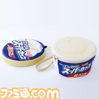 おなじみのアイス“スーパーカップ”がポーチに。ストラップ付きでどこでも持ち運べる。Amazonや楽天で予約受付中【本物そっくり】