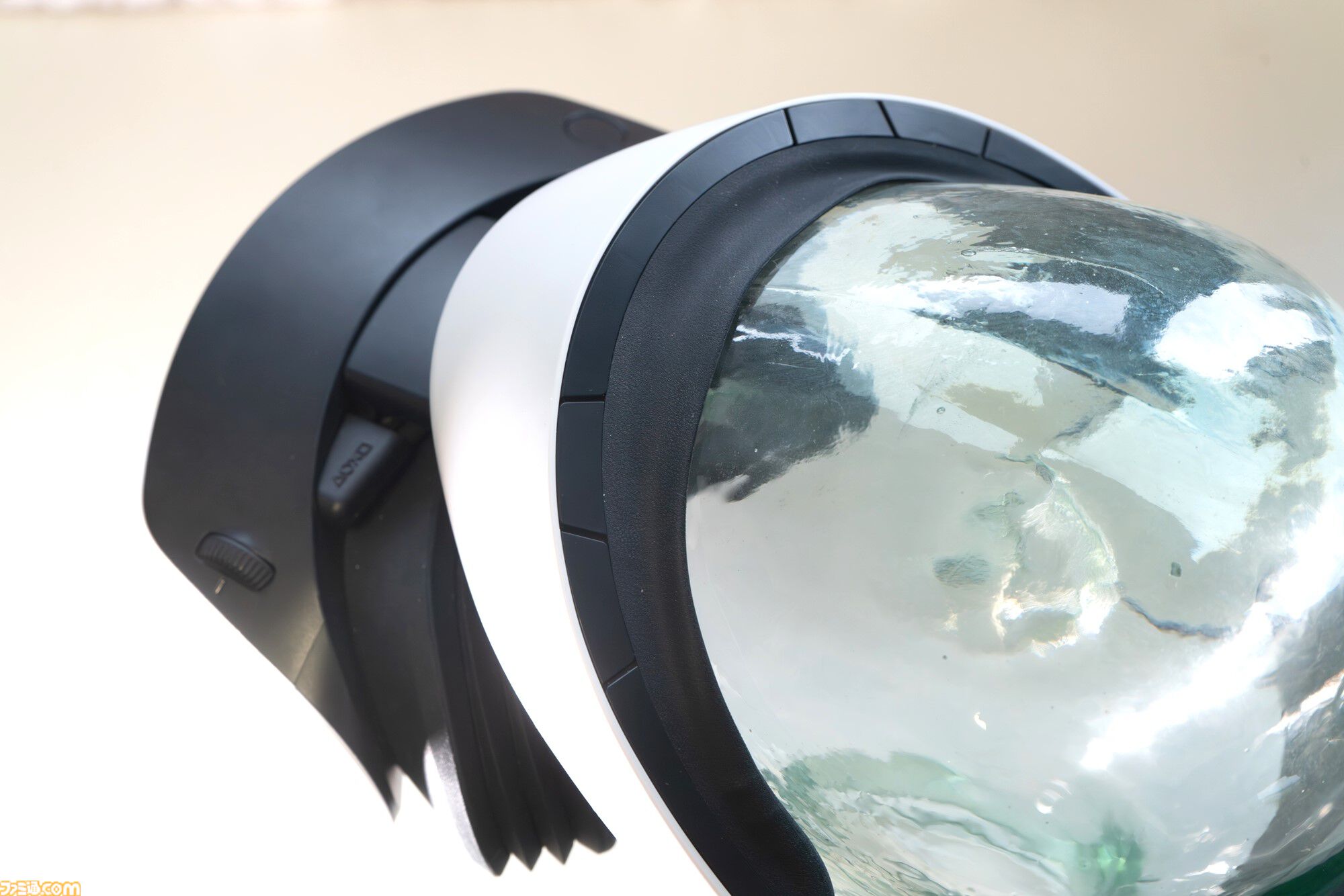 PS VR2をPCに接続、純正アダプターを試す。有機ELだから『VRChat』が超美麗、アクションゲームもいい感じ
