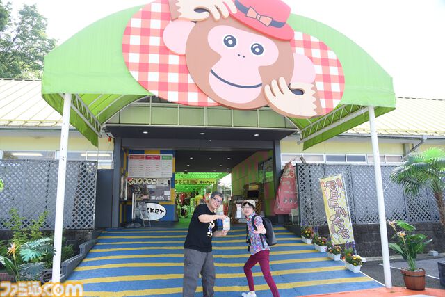おじさんふたり、日光さる軍団のおさるランドではしゃぐ。子ざるには人間と動物の赤ちゃん両方のかわいさがあってどうにかなりそう