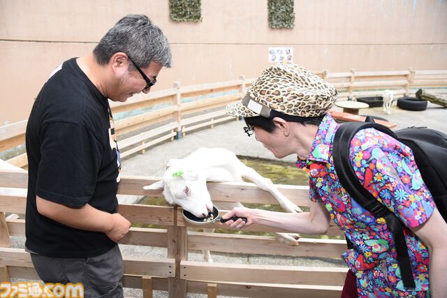 おじさんふたり、日光さる軍団のおさるランドではしゃぐ。子ざるには人間と動物の赤ちゃん両方のかわいさがあってどうにかなりそう