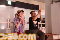 おじさんふたり、日光さる軍団のおさるランドではしゃぐ。子ざるには人間と動物の赤ちゃん両方のかわいさがあってどうにかなりそう