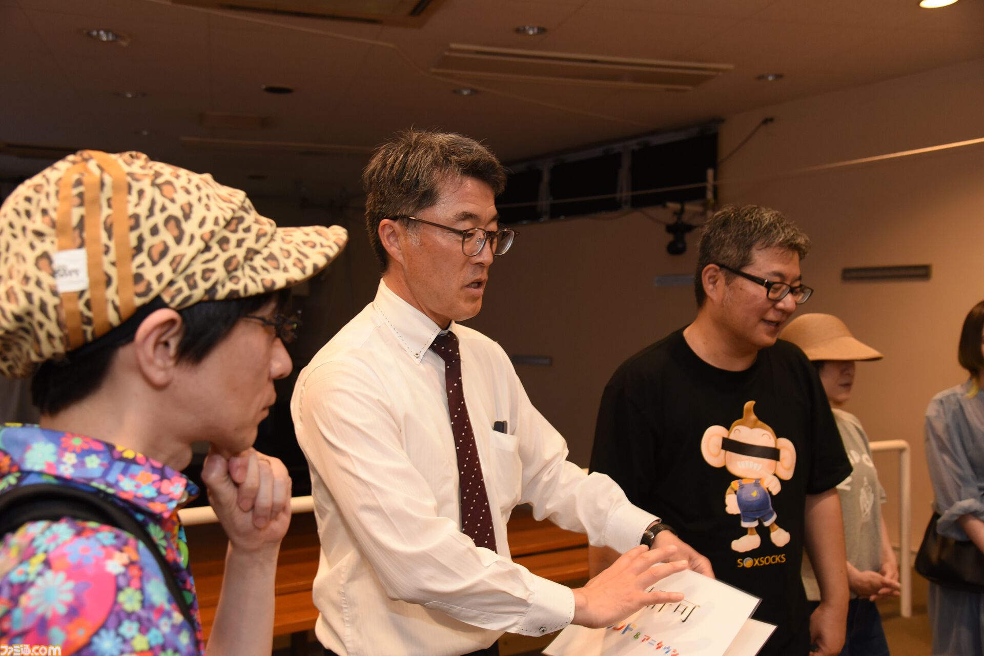 おじさんふたり、日光さる軍団のおさるランドではしゃぐ。子ざるには人間と動物の赤ちゃん両方のかわいさがあってどうにかなりそう