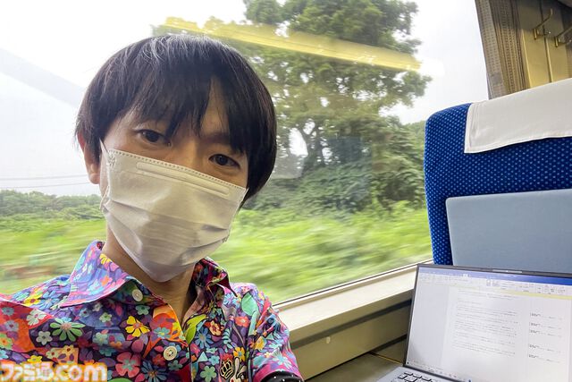 おじさんふたり、日光さる軍団のおさるランドではしゃぐ。子ざるには人間と動物の赤ちゃん両方のかわいさがあってどうにかなりそう