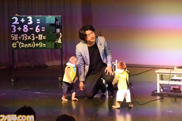 おじさんふたり、日光さる軍団のおさるランドではしゃぐ。子ざるには人間と動物の赤ちゃん両方のかわいさがあってどうにかなりそう