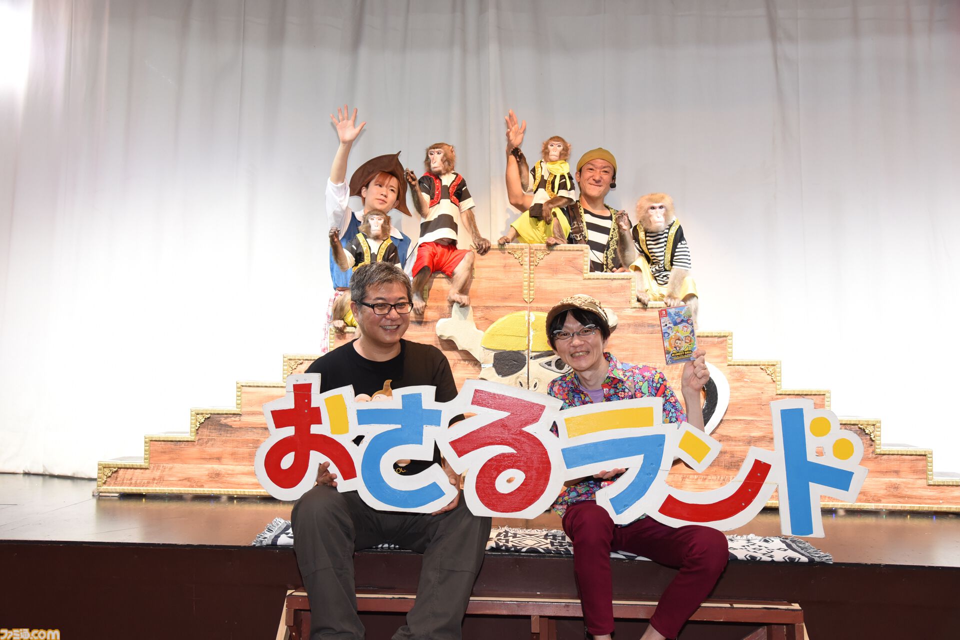 おじさんふたり、日光さる軍団のおさるランドではしゃぐ。子ざるには人間と動物の赤ちゃん両方のかわいさがあってどうにかなりそう