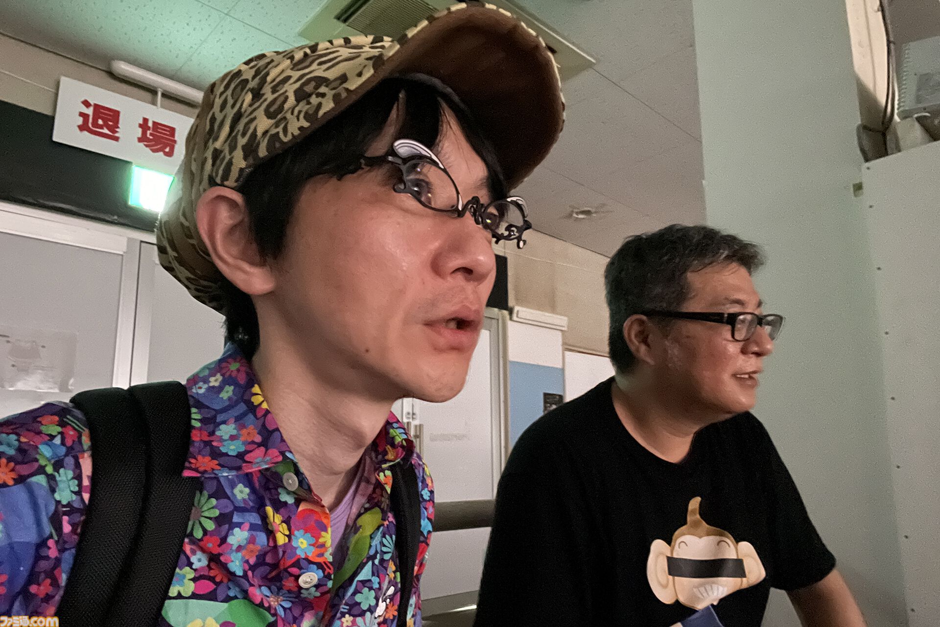 おじさんふたり、日光さる軍団のおさるランドではしゃぐ。子ざるには人間と動物の赤ちゃん両方のかわいさがあってどうにかなりそう