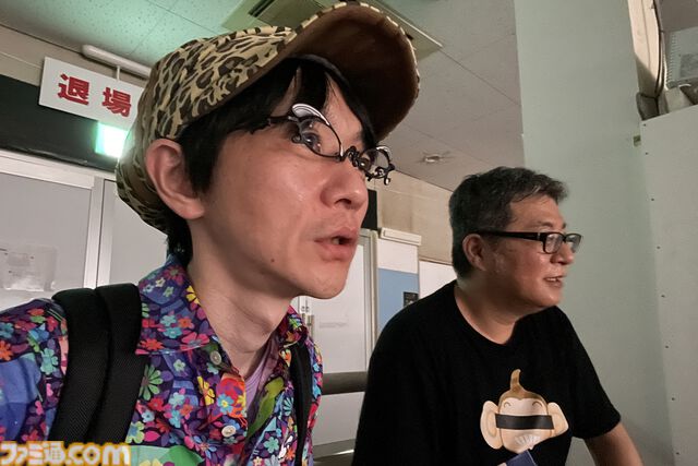 おじさんふたり、日光さる軍団のおさるランドではしゃぐ。子ざるには人間と動物の赤ちゃん両方のかわいさがあってどうにかなりそう