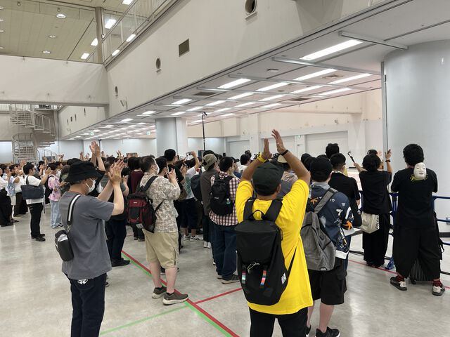 【ホロライブ】獅白ぼたんがギネス記録に挑戦！ ホロライブリスナーたちと協力してカップヌードル約3万個を並べて巨大文字を作成。結果は……？