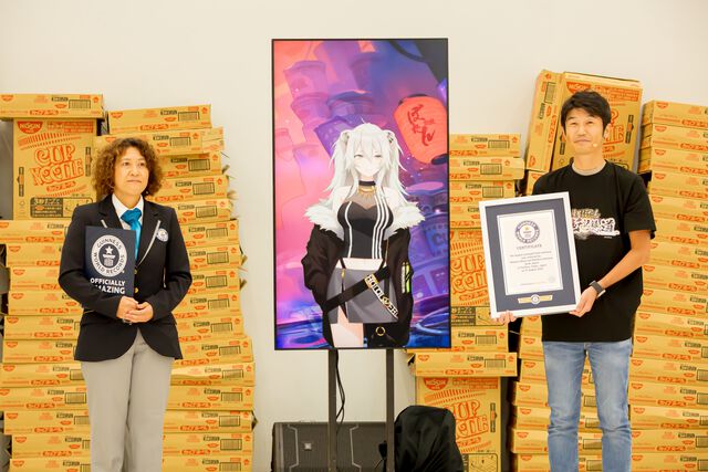 【ホロライブ】獅白ぼたんがギネス記録に挑戦！ ホロライブリスナーたちと協力してカップヌードル約3万個を並べて巨大文字を作成。結果は……？