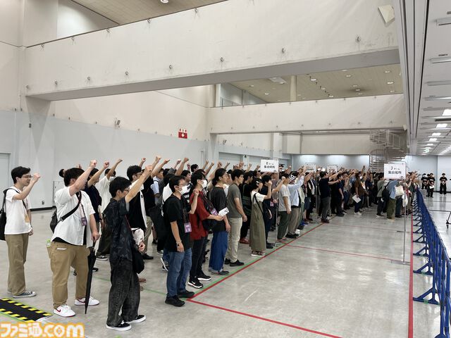 【ホロライブ】獅白ぼたんがギネス記録に挑戦！ ホロライブリスナーたちと協力してカップヌードル約3万個を並べて巨大文字を作成。結果は……？