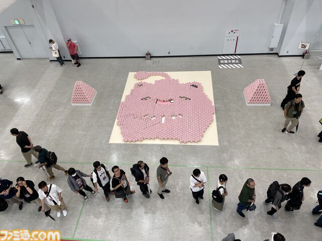 【ホロライブ】獅白ぼたんがギネス記録に挑戦！ ホロライブリスナーたちと協力してカップヌードル約3万個を並べて巨大文字を作成。結果は……？