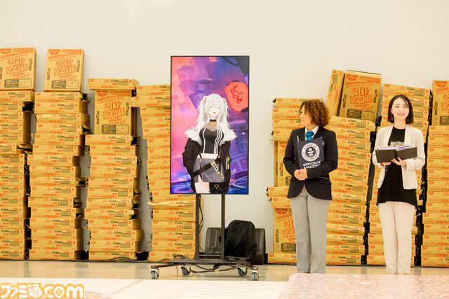 【ホロライブ】獅白ぼたんがギネス記録に挑戦！ ホロライブリスナーたちと協力してカップヌードル約3万個を並べて巨大文字を作成。結果は……？