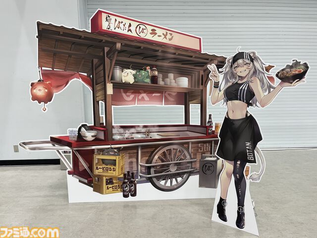 【ホロライブ】獅白ぼたんがギネス記録に挑戦！ ホロライブリスナーたちと協力してカップヌードル約3万個を並べて巨大文字を作成。結果は……？