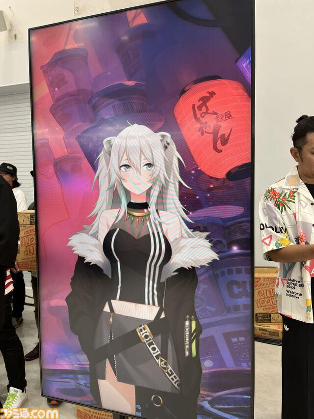 【ホロライブ】獅白ぼたんがギネス記録に挑戦！ ホロライブリスナーたちと協力してカップヌードル約3万個を並べて巨大文字を作成。結果は……？