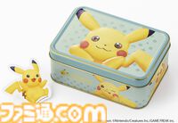 『ポケモン東京ばな奈はみ出しチョコのクッキーサンド』が缶に入って登場。“おすましポーズ”のピカチュウが可愛い。スペシャルステッカー付き