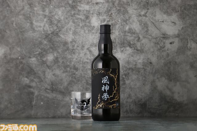 『鉄拳』コラボ焙煎麦焼酎“風神拳”が発売。三島一八と風間仁のバトルシーンを描いたオリジナルボックスでお届け【300本限定】