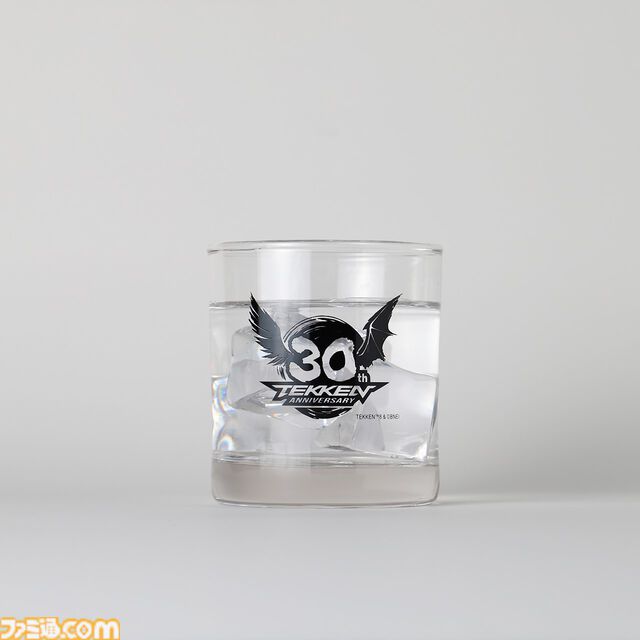 『鉄拳』コラボ焙煎麦焼酎“風神拳”が発売。三島一八と風間仁のバトルシーンを描いたオリジナルボックスでお届け【300本限定】
