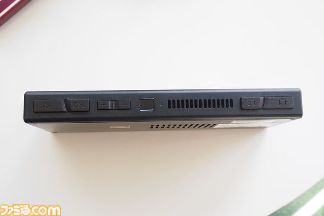 ゲーミングAndroidデバイス“ANANEO POCKET MICRO”は、手の平サイズでレトロっぽいところがゲーマー心をくすぐりまくる！