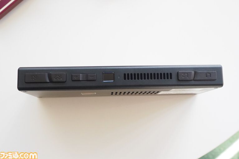 ゲーミングAndroidデバイス“AYANEO POCKET MICRO”は、手の平 ゲーミングAndroidデバイス“AYANEO POCKET MICRO”は、手の平