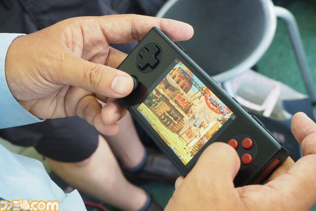 ゲーミングAndroidデバイス“ANANEO POCKET MICRO”は、手の平サイズでレトロっぽいところがゲーマー心をくすぐりまくる！