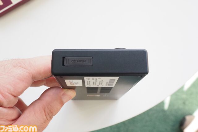 ゲーミングAndroidデバイス“ANANEO POCKET MICRO”は、手の平サイズでレトロっぽいところがゲーマー心をくすぐりまくる！