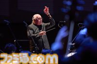『FF7 リバース』オケコンリポート。オーケストラの生演奏でドラマチックに旅路を追体験。意外なあの曲がオケコンアレンジ！ バスターソード型のコンサートライトで音楽との一体感も
