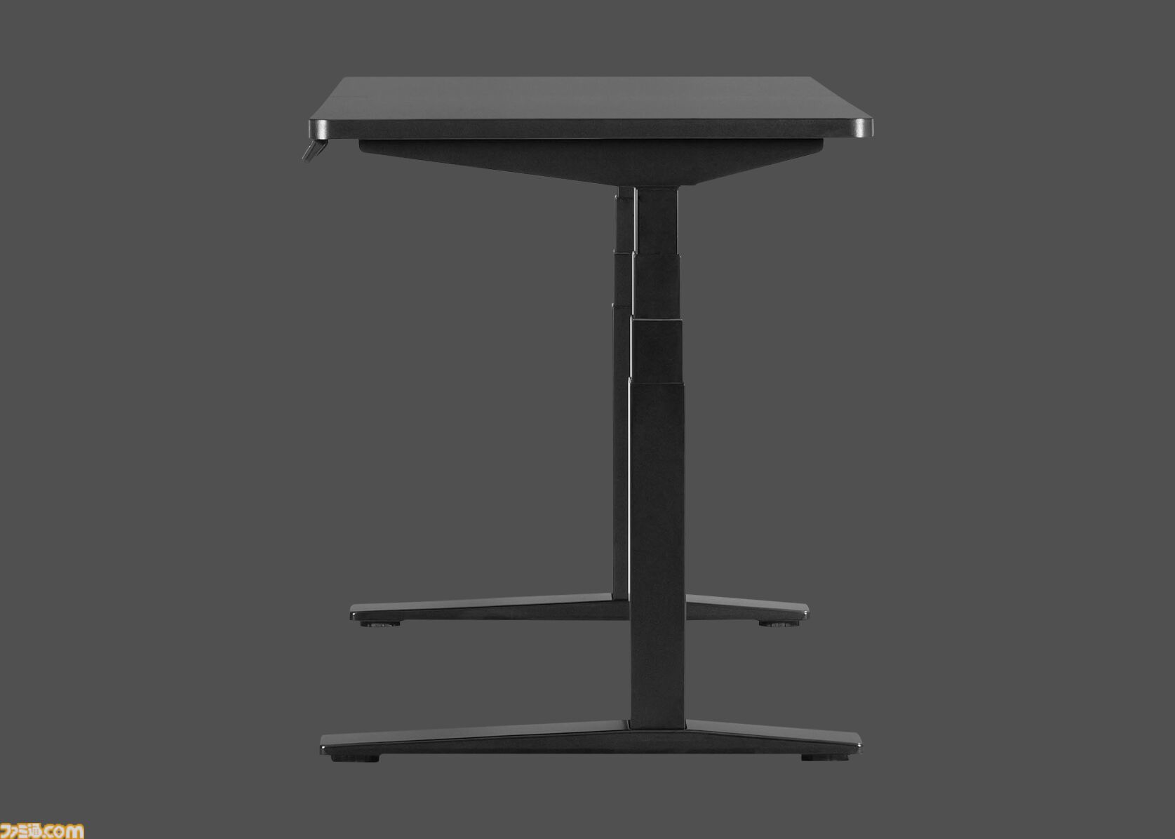 2m超えの人も安心。高身長ゲーマー向け電動昇降デスクが発売。現行の市場品では最も高い位置まで天板を上げられる