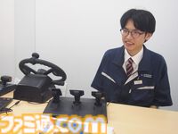 農業シム『Farming Simulator』のPC用公式ハンドルコンが発売。大径ステアリングを有し、これ1台でゲーム内の操作がすべて完結する。ソフト開発元との綿密なやり取りで実現