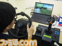 農業シム『Farming Simulator』のPC用公式ハンドルコンが発売。大径ステアリングを有し、これ1台でゲーム内の操作がすべて完結する。ソフト開発元との綿密なやり取りで実現