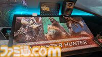 【TGS2024】ニトリのジンオウガ部屋がスゴい。『モンハン』コラボのゲーミングチェア、デスク、クッションを展示中