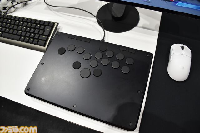 ZETA DIVISION監修のレバーレスアケコン『ZENAIM ARCADE CONTROLLER』発表。従来とはボタン構造から違う、自動車パーツの精密機器メーカー・東海理化の本気【TGS2024】