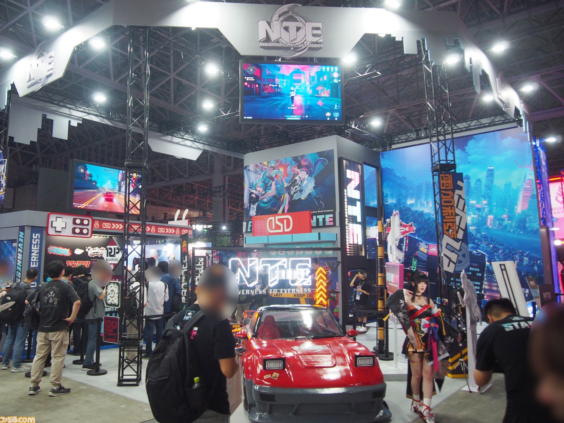 『NTE』本当にビルの壁を歩けるの？→できました。走ったりジャンプも可能。超現実アーバンオープンワールドRPG試遊レビュー【Neverness to Everness】