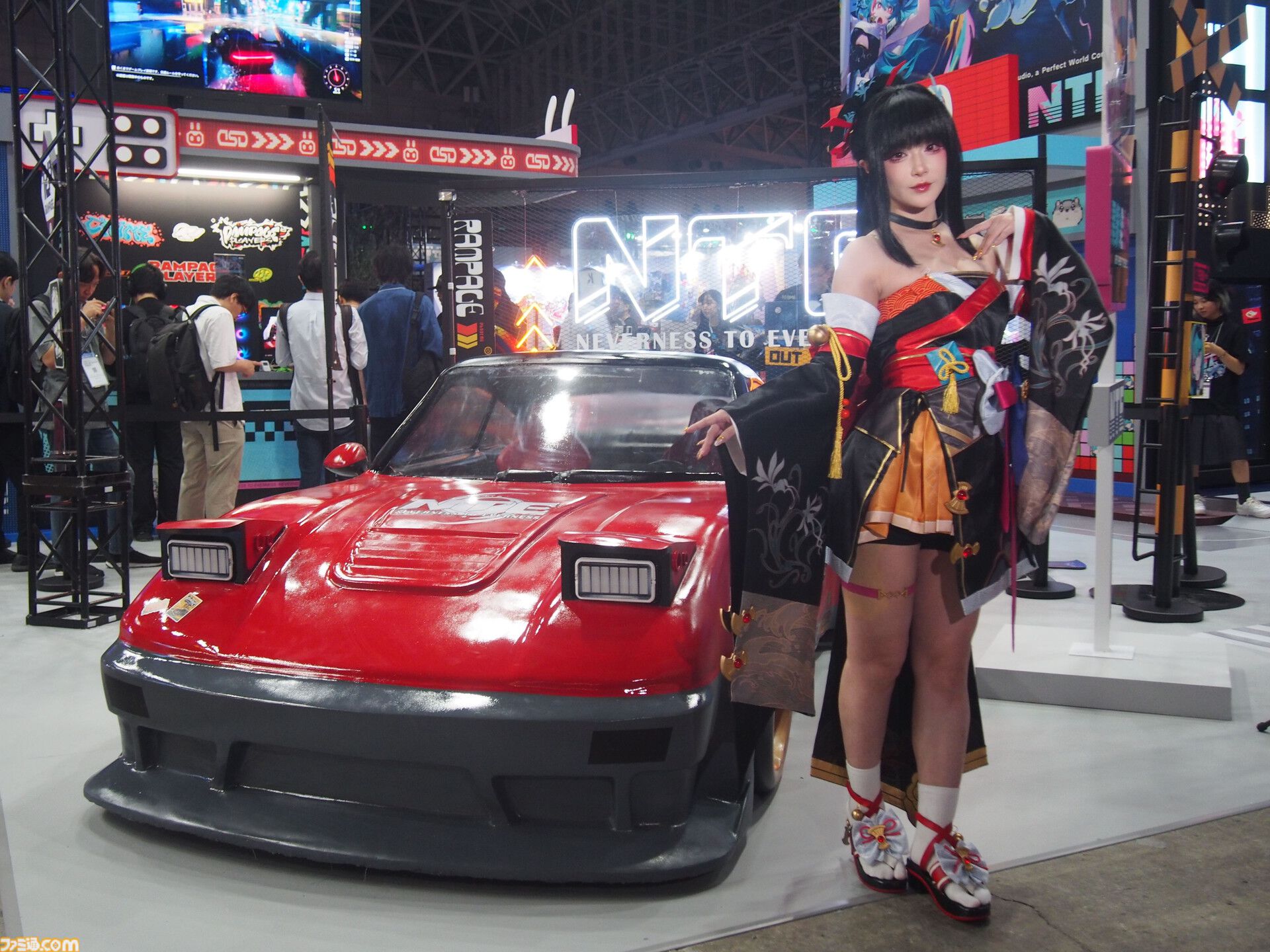 『NTE』本当にビルの壁を歩けるの？→できました。走ったりジャンプも可能。超現実アーバンオープンワールドRPG試遊レビュー【Neverness to Everness】
