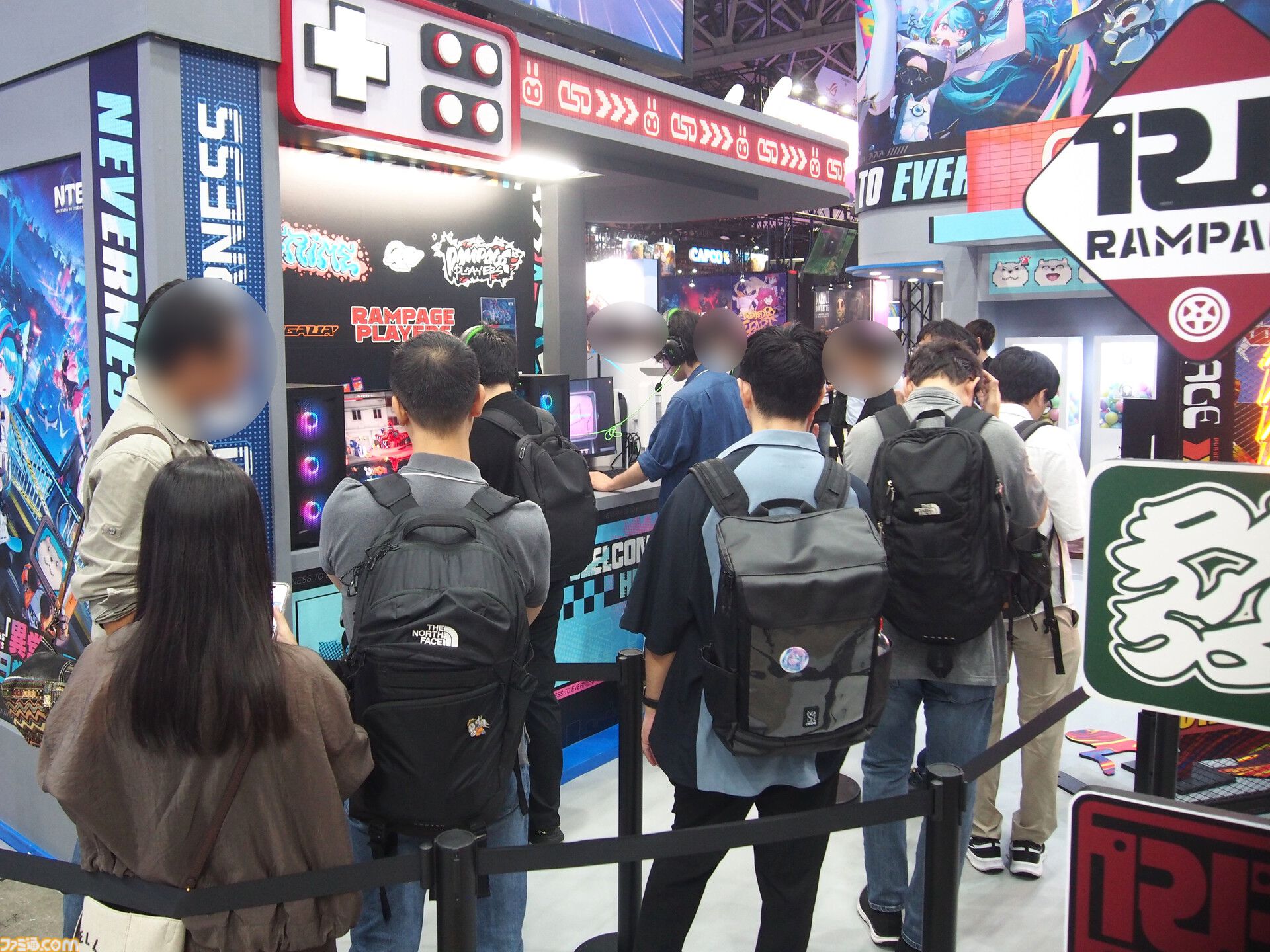 『NTE』本当にビルの壁を歩けるの？→できました。走ったりジャンプも可能。超現実アーバンオープンワールドRPG試遊レビュー【Neverness to Everness】