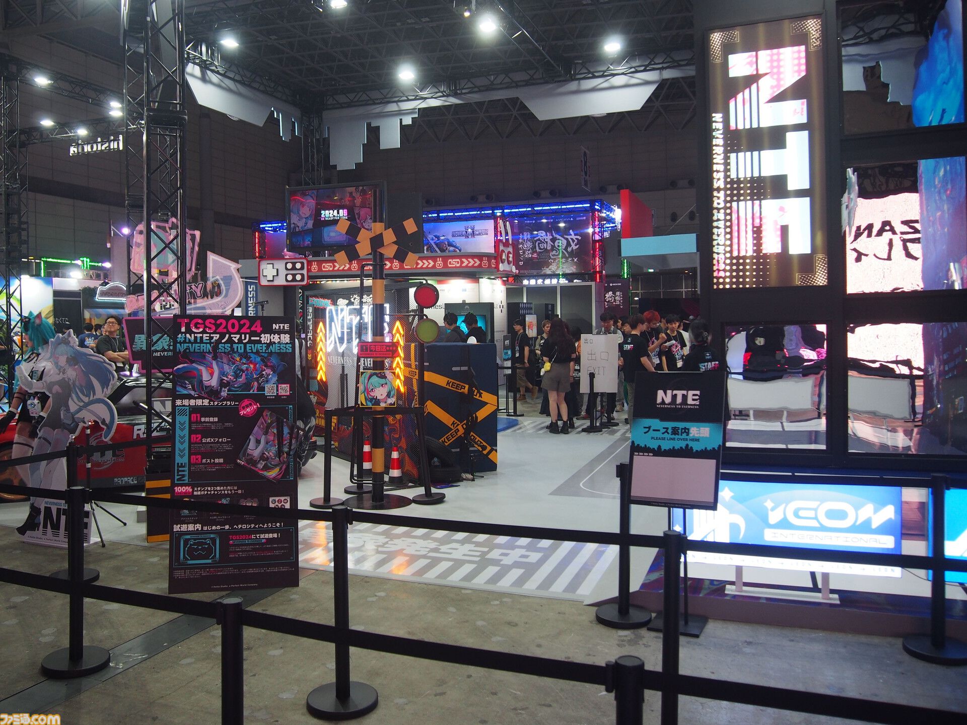 『NTE』本当にビルの壁を歩けるの？→できました。走ったりジャンプも可能。超現実アーバンオープンワールドRPG試遊レビュー【Neverness to Everness】