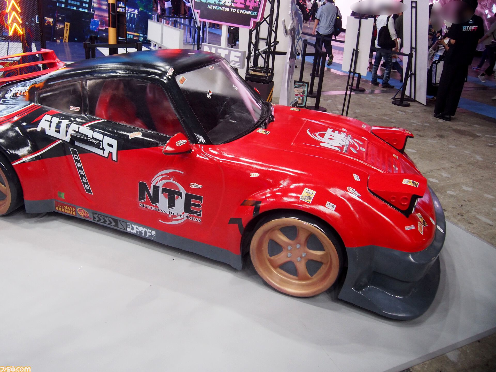 『NTE』本当にビルの壁を歩けるの？→できました。走ったりジャンプも可能。超現実アーバンオープンワールドRPG試遊レビュー【Neverness to Everness】