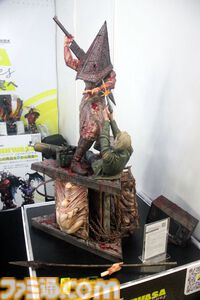 『サイレントヒル2』ブースまじでビビったんだが！ 妖艶なバブルヘッドナースが霧の町へと誘う。スペシャルシアターでは特別な映像とともに、あの三角頭と…？【TGS2024】