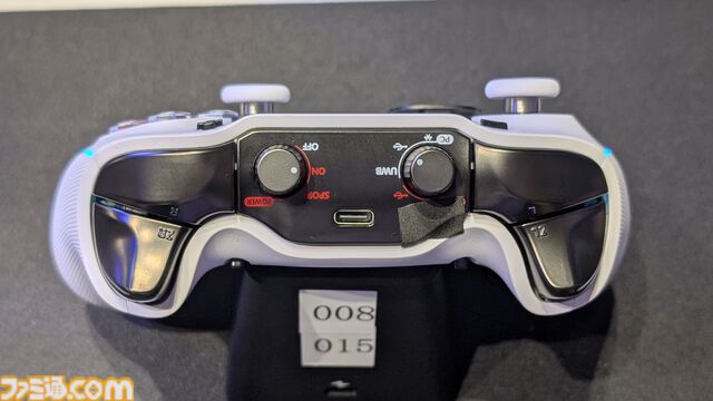 瑞起のモニター搭載コントローラー。マクロやキーマッピングの設定も可能、ツマミで有線/無線の切り替え【TGS2024】
