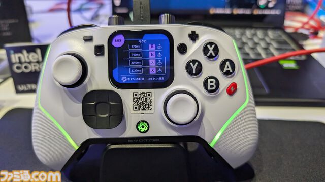 瑞起のモニター搭載コントローラー。マクロやキーマッピングの設定も可能、ツマミで有線/無線の切り替え【TGS2024】
