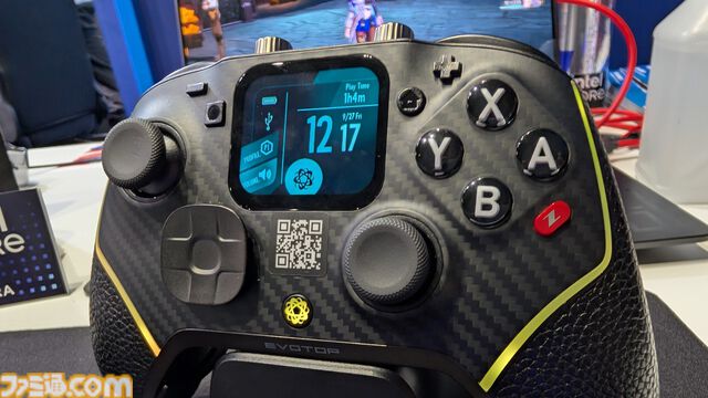 瑞起のモニター搭載コントローラー。マクロやキーマッピングの設定も可能、ツマミで有線/無線の切り替え【TGS2024】