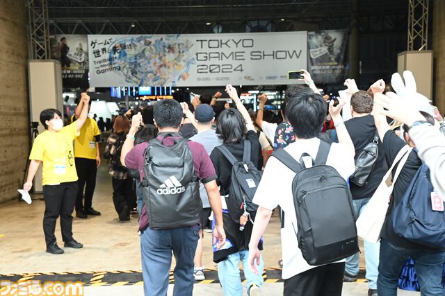 東京ゲームショウ2024の一般日が開幕！　幕張メッセには早朝からゲームファンが集う。『モンスターハンターワイルズ』にゲームファンが殺到【TGS2024】