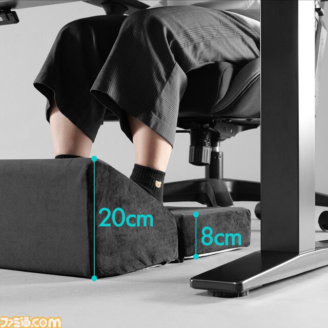 デスク下をまるごとクッション化！ ゲーミング家具ブランド“バウヒュッテ”より幅70cm、奥行き50cmのワイドな足置きクッションが登場