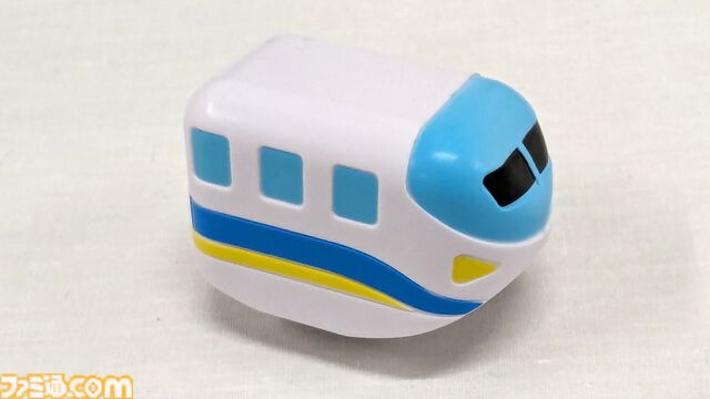 鉄道おもちゃ“レールキューブ”がスゴい。立体コースを超急勾配・逆さまになっても走行する列車がかわいすぎてずっと見ていられる
