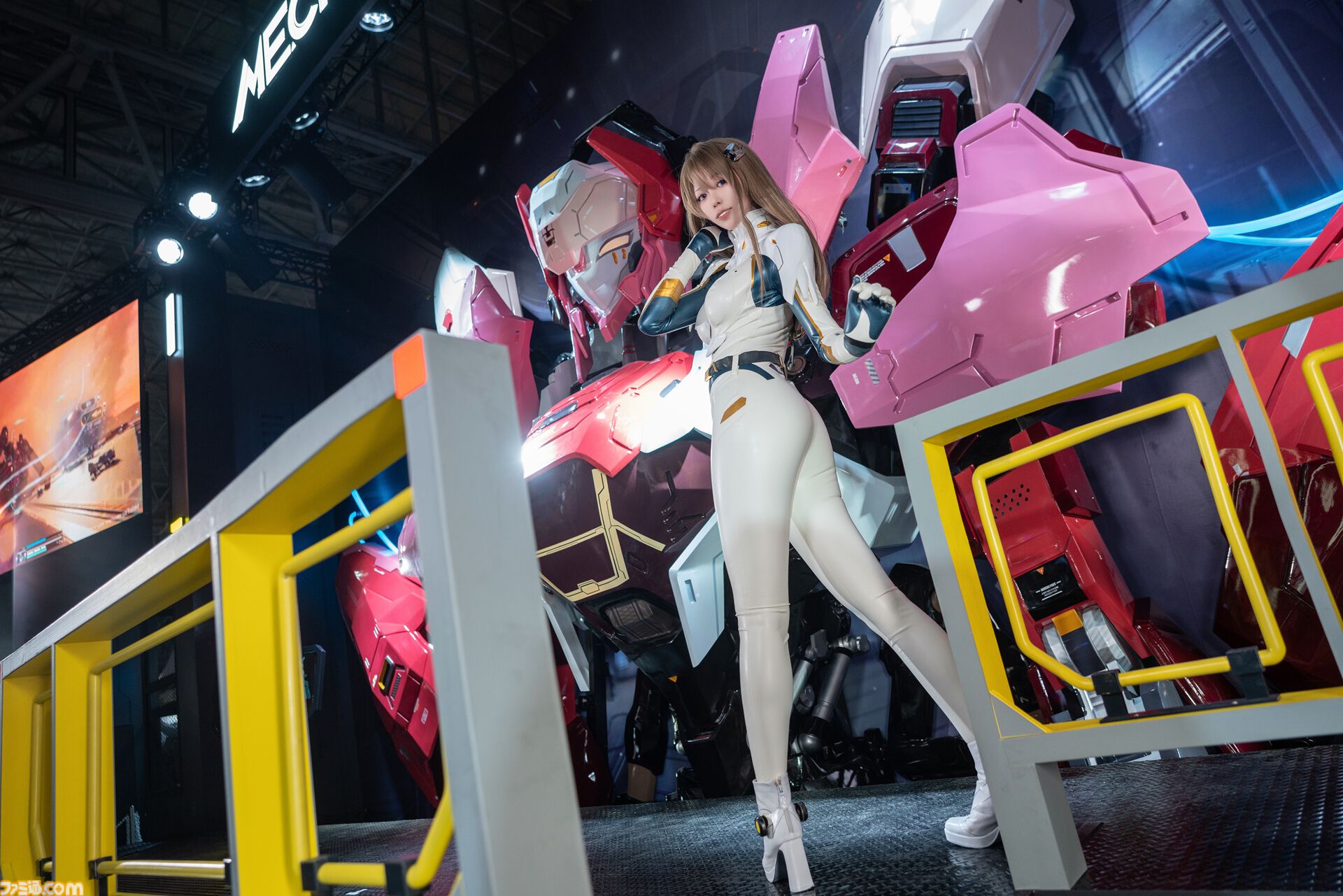話題の近未来SFメカアクション『Mecha BREAK』ブースリポ―ト。巨大メカ“鳴神”＆コスプレイヤーさんとのフォトスポットやチュートリアルからじっくり魅力を味わえる試遊など豪華な出展内容【TGS2024】