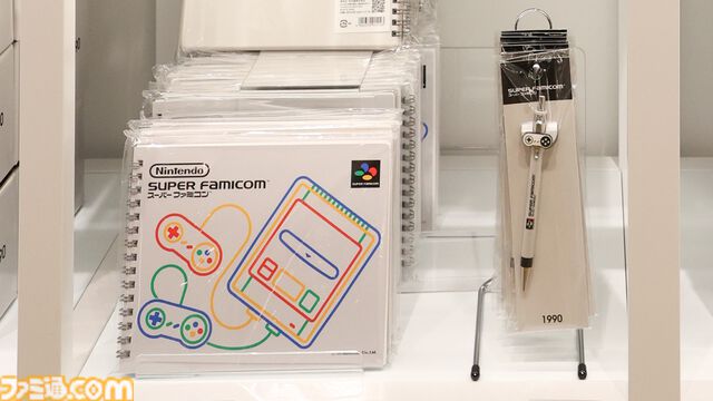 “ニンテンドーミュージアム”グッズまとめ。コントローラーの形をした巨大クッションや歴代ハードをモチーフにしたアイテムなど限定グッズが多数ラインアップ