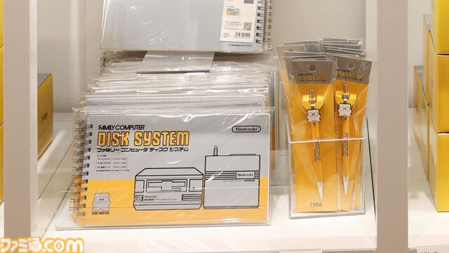 “ニンテンドーミュージアム”グッズまとめ。コントローラーの形をした巨大クッションや歴代ハードをモチーフにしたアイテムなど限定グッズが多数ラインアップ