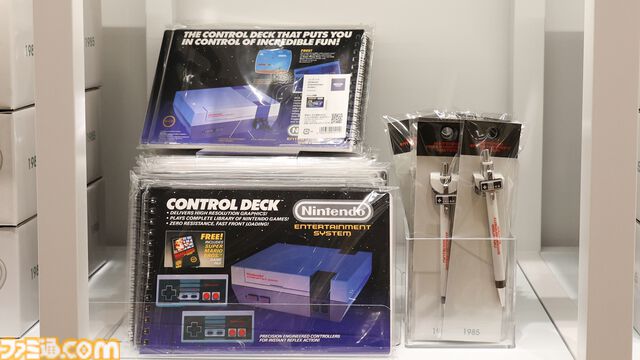 “ニンテンドーミュージアム”グッズまとめ。コントローラーの形をした巨大クッションや歴代ハードをモチーフにしたアイテムなど限定グッズが多数ラインアップ