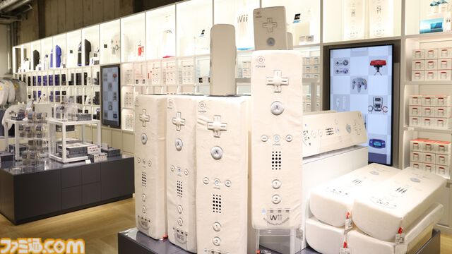 “ニンテンドーミュージアム”グッズまとめ。コントローラーの形をした巨大クッションや歴代ハードをモチーフにしたアイテムなど限定グッズが多数ラインアップ